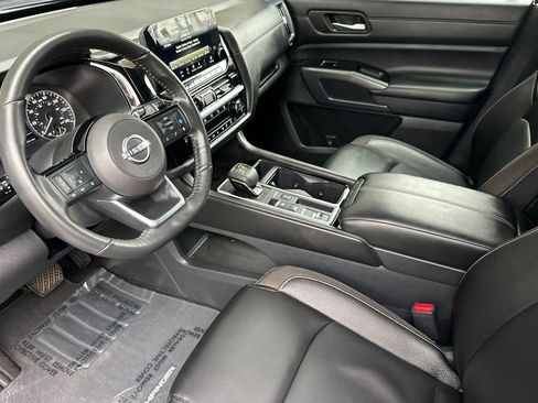 Used 2025 Nissan Pathfinder SL w/ Cargo Package image 11