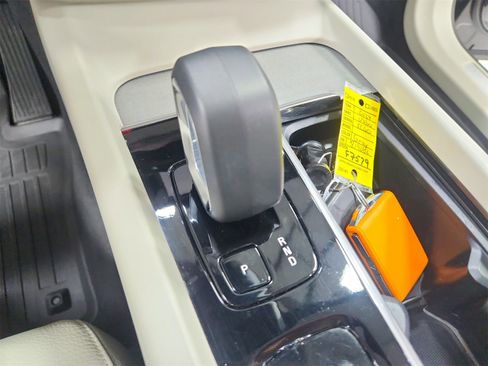 Used 2024 Volvo XC60 B5 Plus w/ Protection Package Premier image 27