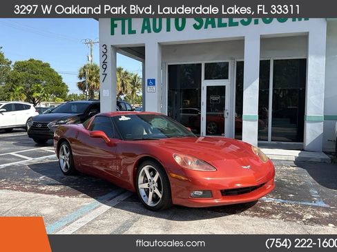 Used 2005 Chevrolet Corvette Coupe w/ Preferred Equipment Group RWD image 2