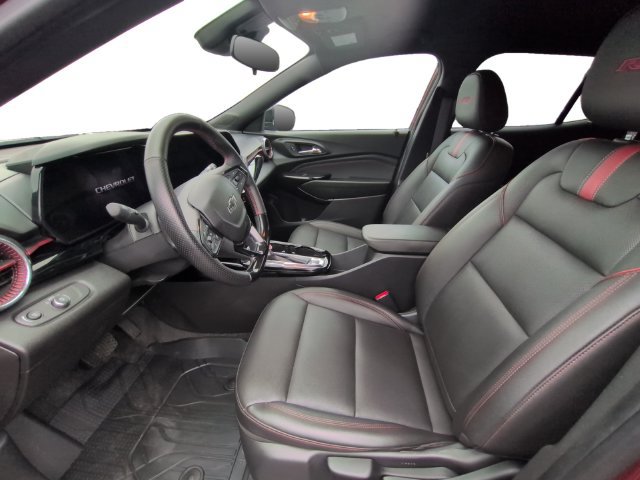 Used 2025 Chevrolet Trax RS FWD image 14