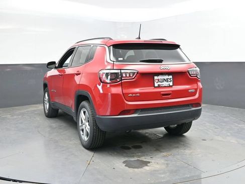 Used 2024 Jeep Compass Latitude AWD/4WD image 10