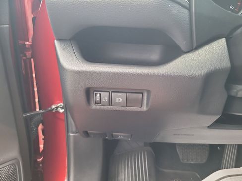 Used 2022 Toyota RAV4 LE AWD/4WD image 16