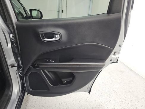 Used 2021 Jeep Compass Latitude w/ Convenience Group AWD/4WD image 32