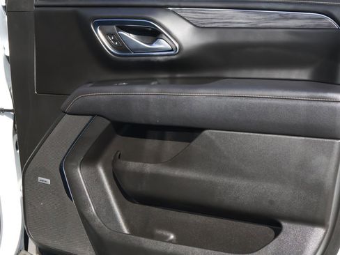 Used 2022 GMC Yukon SLT w/ SLT Premium Package image 18