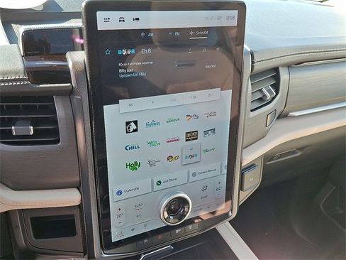 Used 2024 Ford Expedition Platinum image 18