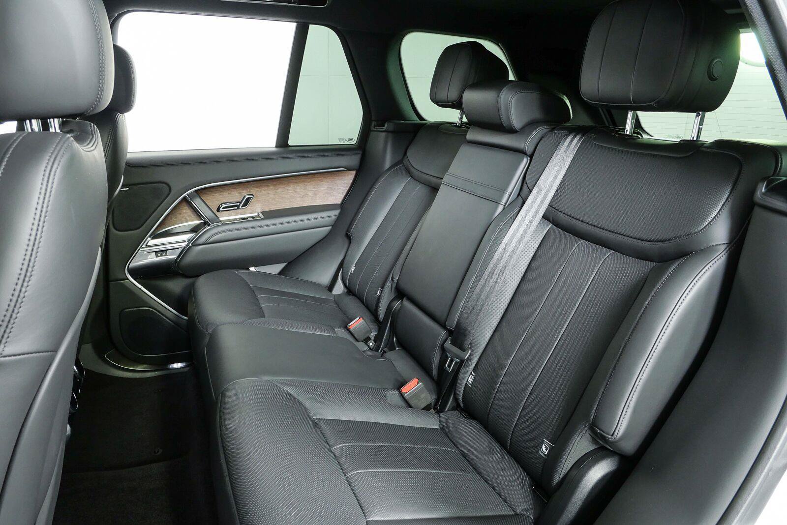 Used 2024 Land Rover Range Rover SE AWD/4WD image 21