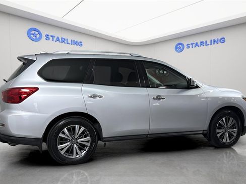 Used 2020 Nissan Pathfinder SV image 10