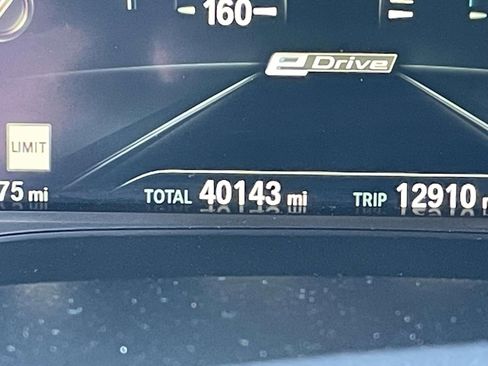 Used 2019 BMW 530e w/ Convenience Package image 28