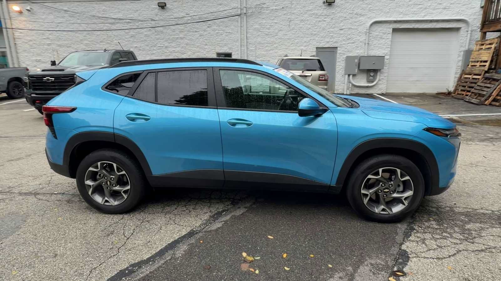 Used 2025 Chevrolet Trax LT FWD image 10