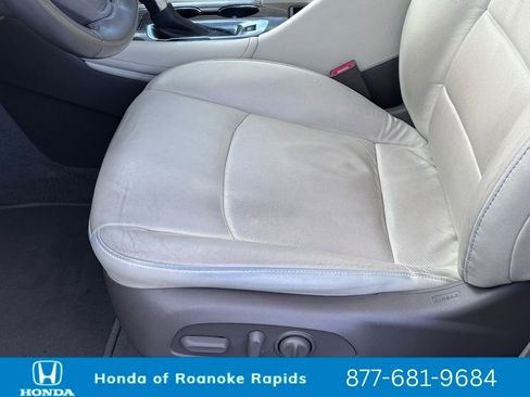 Used 2024 Chevrolet Malibu LT image 24