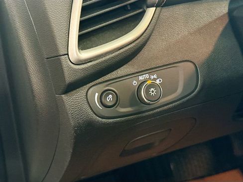 Used 2020 Chevrolet Trax LT image 11