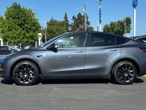Used 2020 Tesla Model Y Long Range AWD/4WD image 2