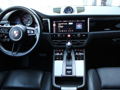 Certified 2024 Porsche Macan image 23