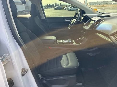 Used 2020 Ford Edge SE image 20