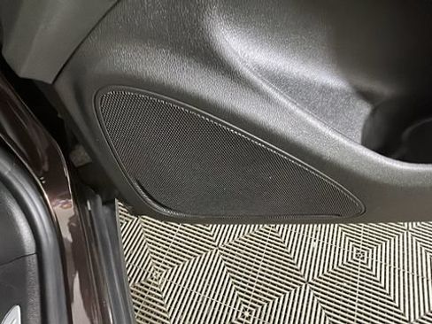 Used 2020 Buick Envision Essence FWD image 32