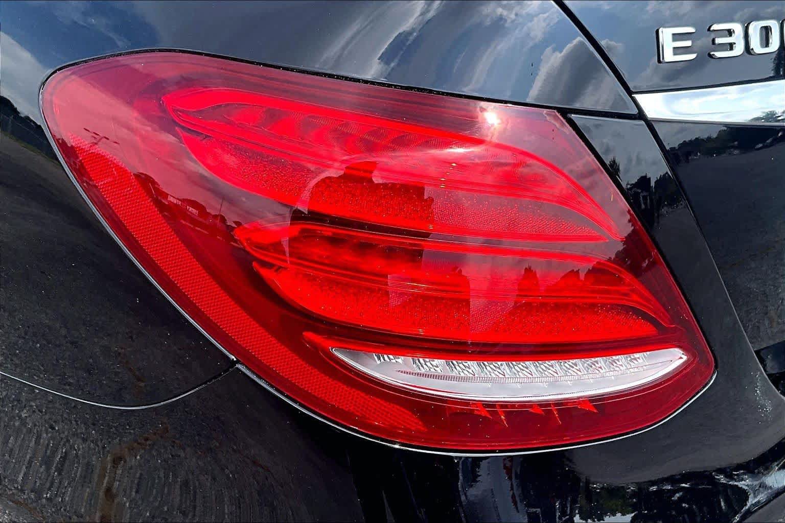 Used 2018 Mercedes-Benz E 300 image 29
