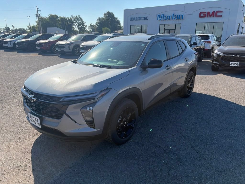 New 2026 Chevrolet Trax LT w/ Driver Confidence Package FWD image 2