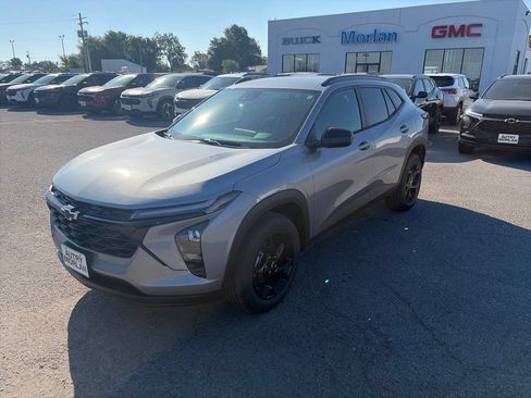 New 2026 Chevrolet Trax LT w/ Driver Confidence Package FWD image 2