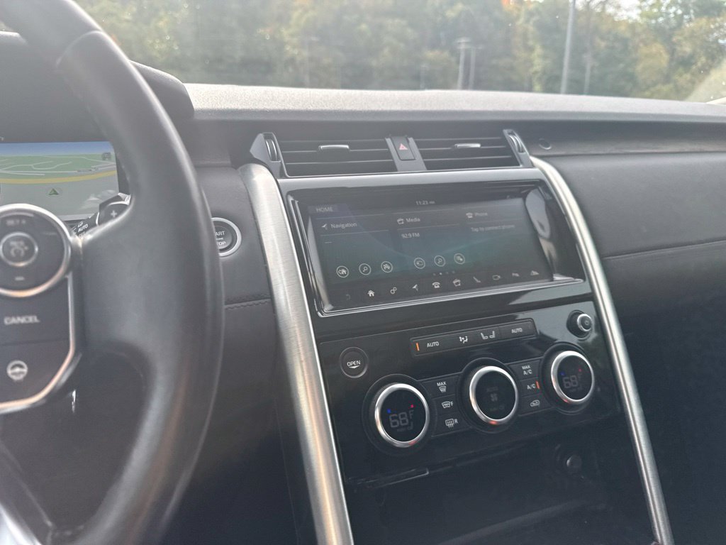 Used 2018 Land Rover Discovery HSE AWD/4WD image 9