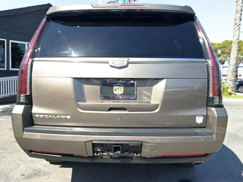 Used 2015 Cadillac Escalade ESV Luxury RWD image 41
