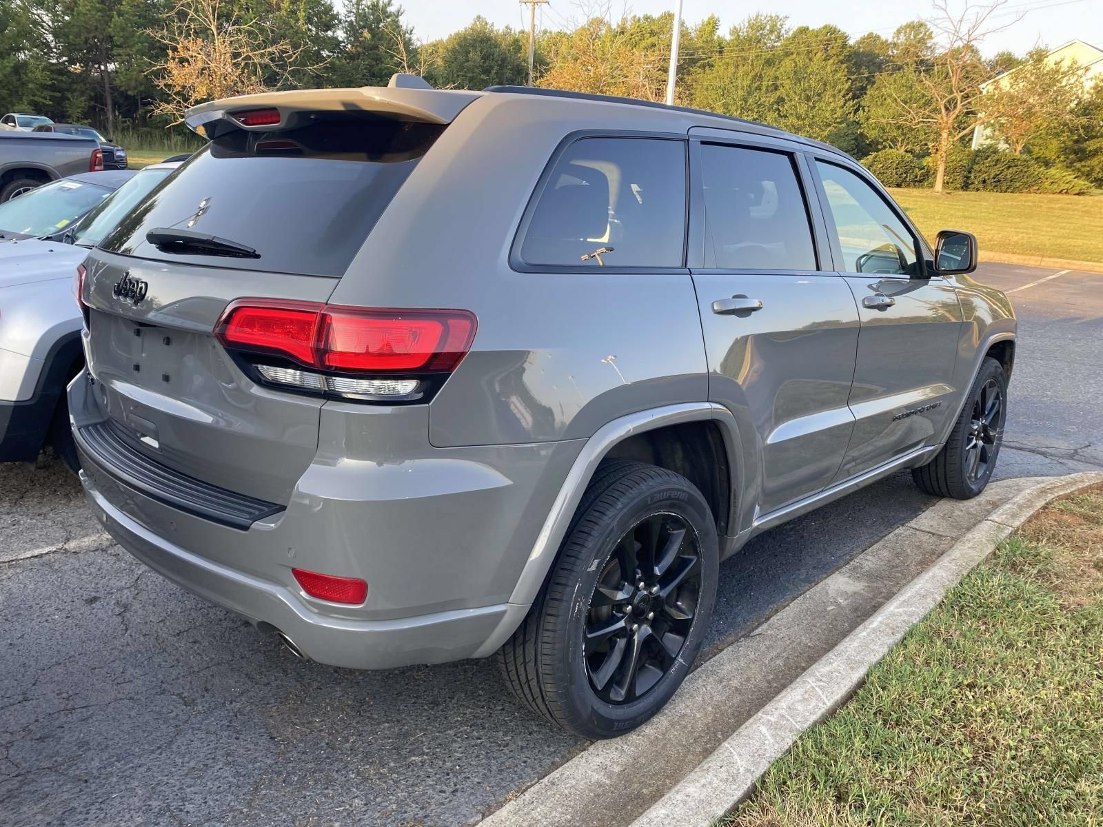 Used 2020 Jeep Grand Cherokee Altitude AWD/4WD image 7
