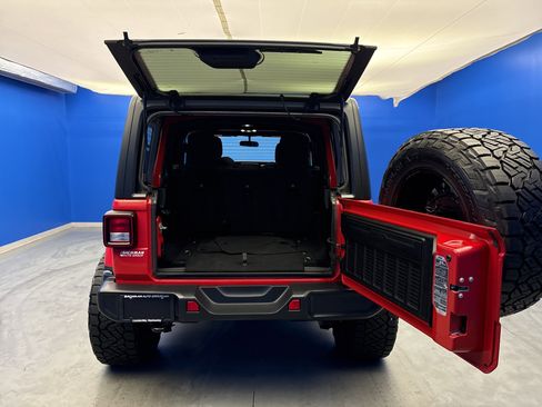 Used 2020 Jeep Wrangler Unlimited Sahara AWD/4WD image 24