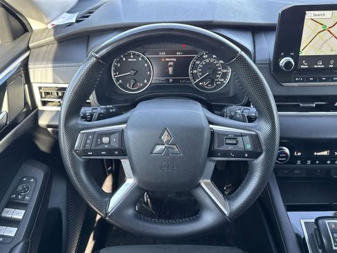 Used 2024 Mitsubishi Outlander SE image 9