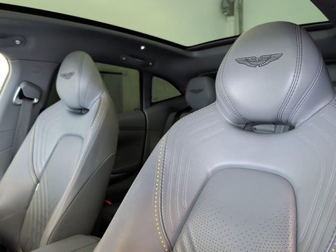 Used 2021 Aston Martin DBX AWD/4WD image 31