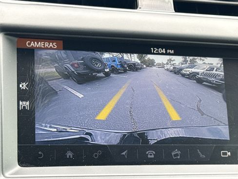 Used 2020 Land Rover Discovery Landmark AWD/4WD image 24