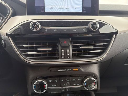 Used 2022 Ford Escape SE image 18