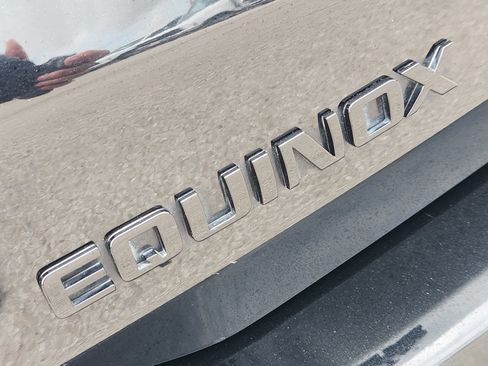 Used 2023 Chevrolet Equinox RS FWD image 12