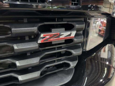 Used 2021 Chevrolet Silverado 1500 Custom Trail Boss w/ LPO, Dark Essentials Package AWD/4WD image 18