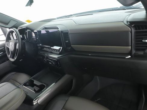 Used 2024 Chevrolet Silverado 2500 ZR2 w/ Technology Package image 31