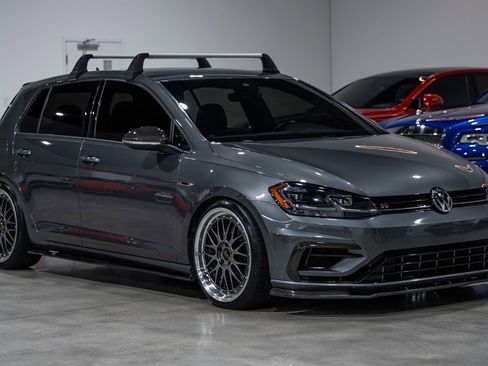 Used 2019 Volkswagen Golf R 4-Door image 14
