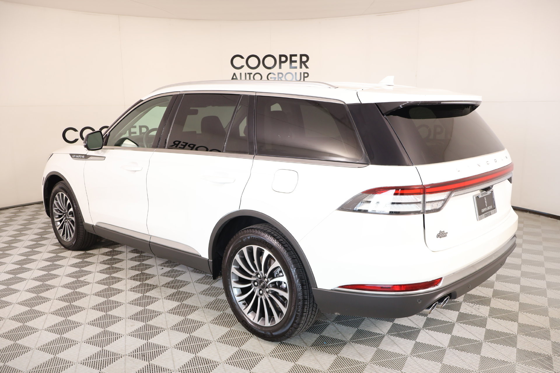 Certified 2024 Lincoln Aviator Reserve w/ Elements Package Plus AWD/4WD image 25