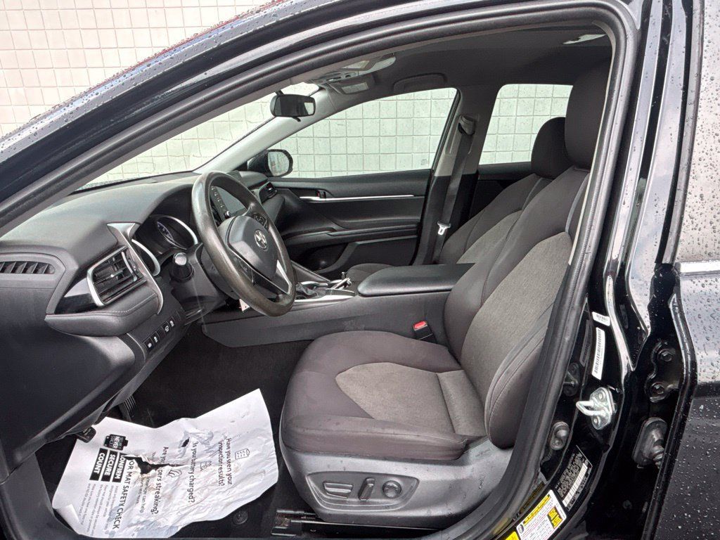 Used 2022 Toyota Camry LE FWD image 3