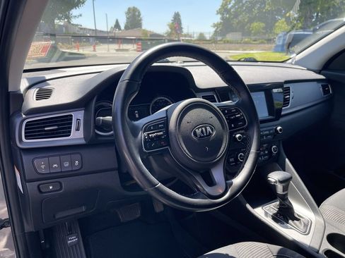 Used 2018 Kia Niro LX FWD image 10