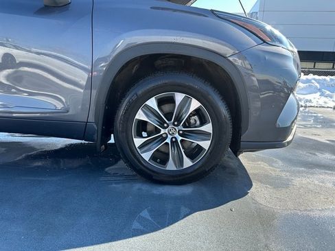 Used 2021 Toyota Highlander XLE image 25