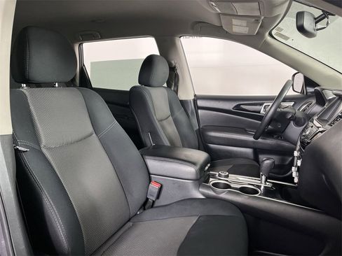 Used 2019 Nissan Pathfinder SV image 24