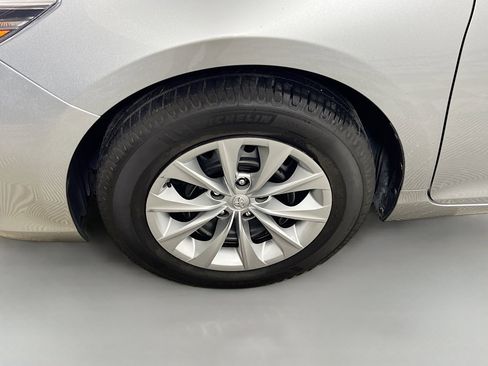 Used 2016 Toyota Camry LE image 14