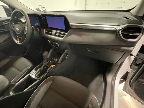 Used 2025 Chevrolet TrailBlazer LS FWD image 25
