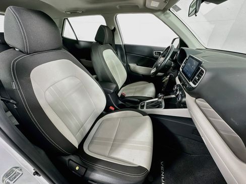 Used 2023 Hyundai Venue SEL FWD image 26