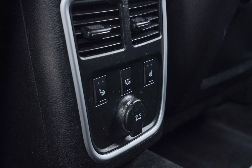 Used 2014 Chrysler 300 C AWD/4WD image 29