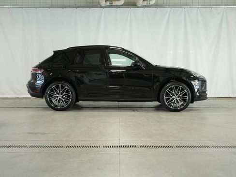 Certified 2025 Porsche Macan AWD/4WD image 8
