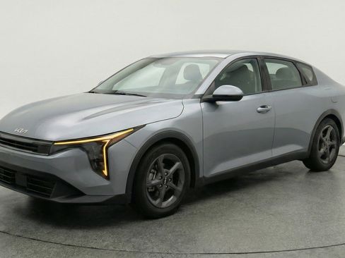 Used 2025 Kia K4 FWD image 3