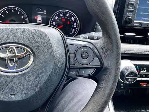 Used 2021 Toyota RAV4 XLE w/ Convenience Package FWD image 24