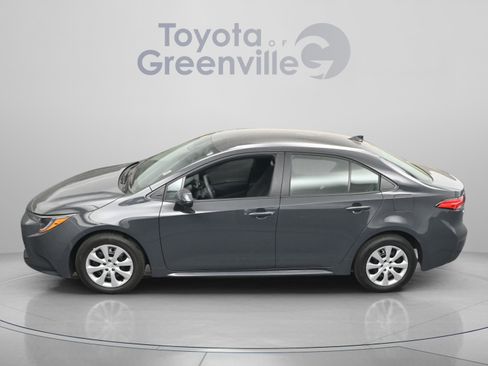 Used 2025 Toyota Corolla LE image 4