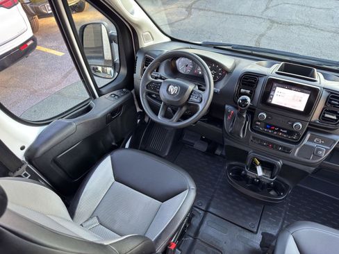 Used 2026 RAM ProMaster 2500 w/ Convenience Group FWD image 18