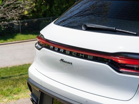Certified 2026 Porsche Macan AWD/4WD image 16