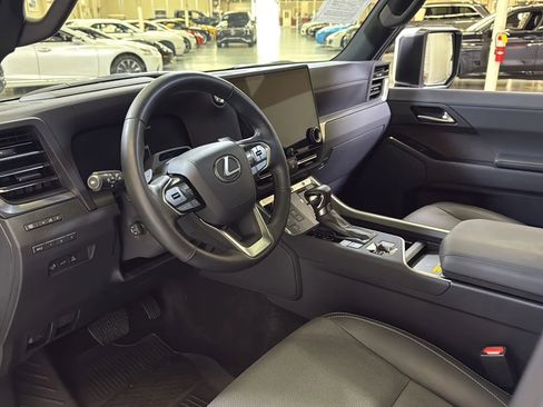 Used 2024 Lexus GX 550 w/ Accessory Package (2T) image 13